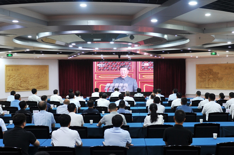 皖北煤電集團(tuán)及各單位集中觀看紀(jì)念中國人民抗日戰(zhàn)爭暨世界反法西斯戰(zhàn)爭勝利80周年大會(huì)實(shí)況直播